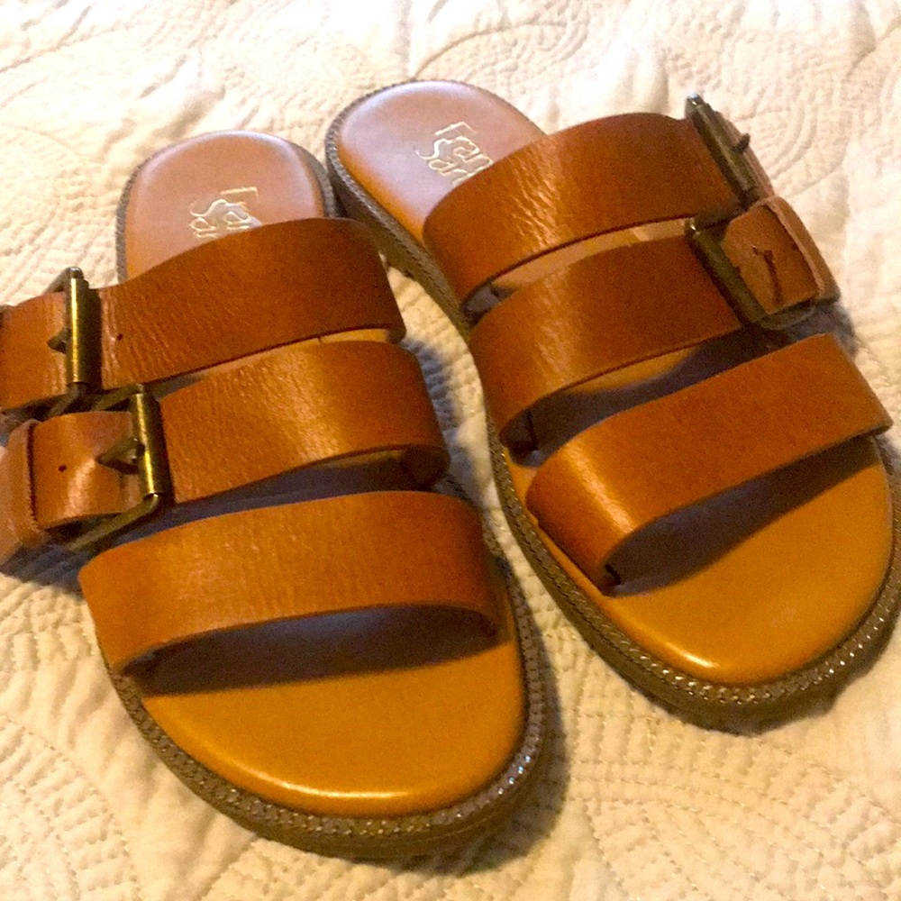 Mule flat sandals